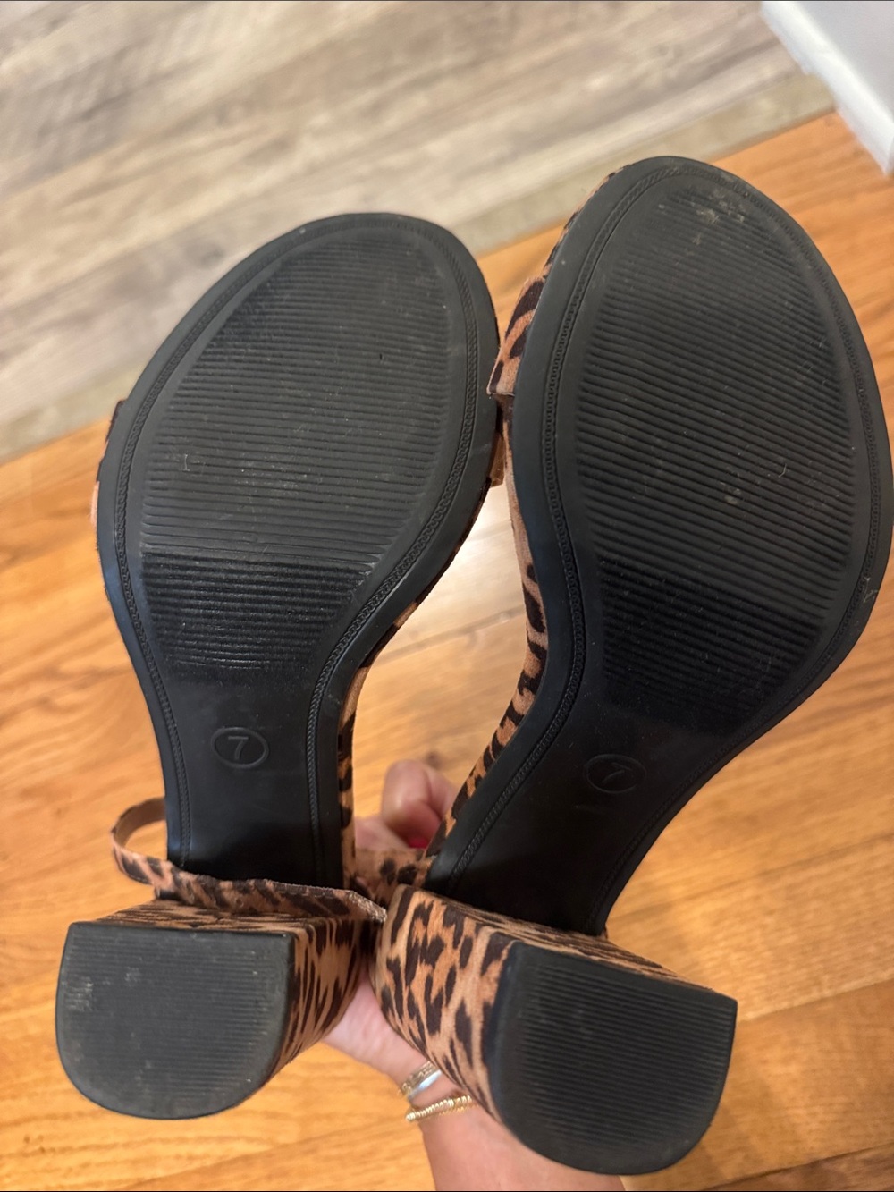 Leopard open toe heeled sandals - Picture 5 of 5